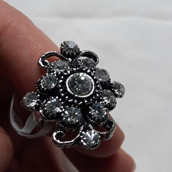 Set of Three Silver Tone & Crystal Floral Rings Size 6 - Picture 5 of 11